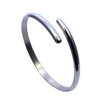 Load image into Gallery viewer, Open Twist Bangle